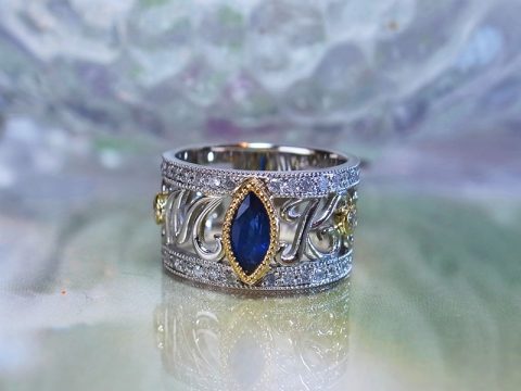 オーダーメイドのイニシャルリング