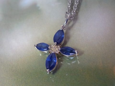 残りの４石でペンダントに