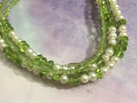 ペリドットとパールをミックスしたネックレス