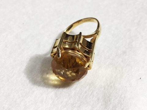 高さのある古いシトリンリング