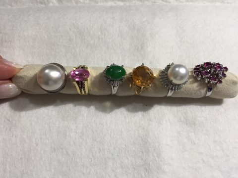 6点の古いリング