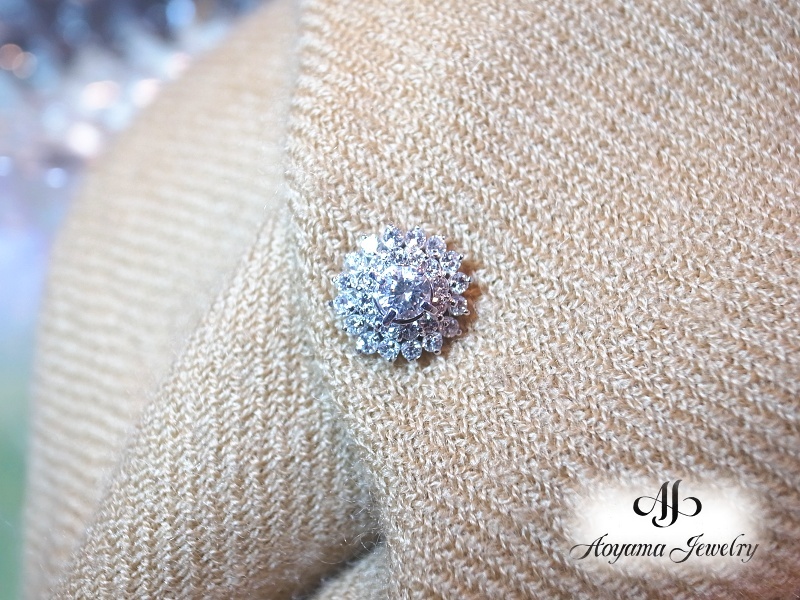 【着用イメージ】古いダイヤモンドリングからリフォームしたピンブローチ