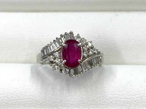 お母様の古いルビーリング